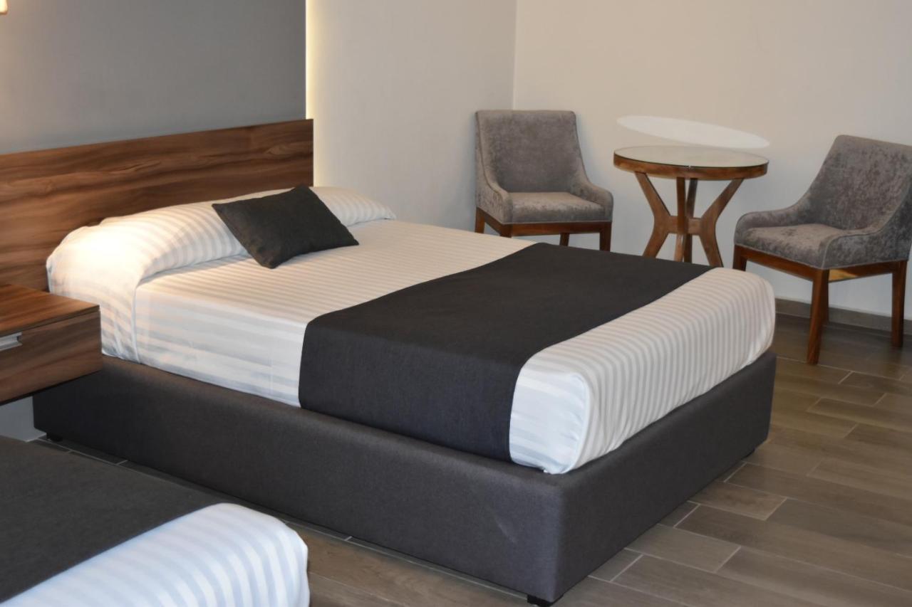 Estanza Hotel & Suites Morelia Exterior photo