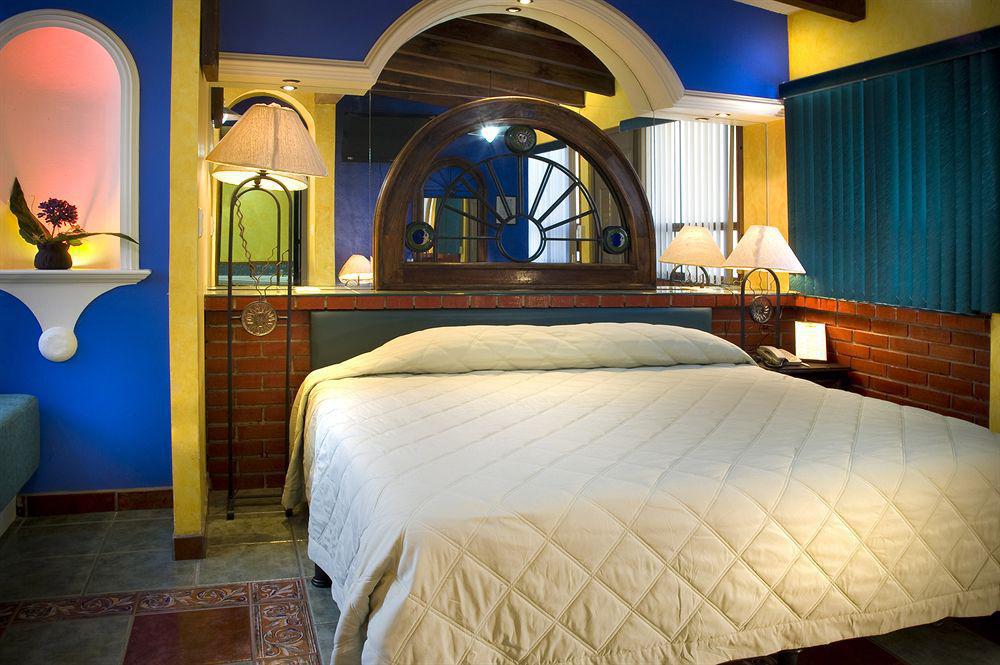 Estanza Hotel & Suites Morelia Exterior photo