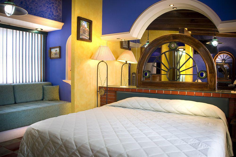 Estanza Hotel & Suites Morelia Exterior photo