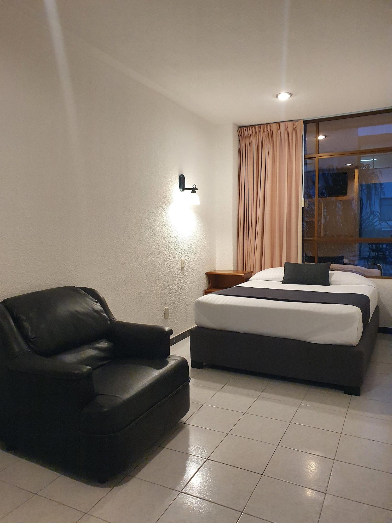 Estanza Hotel & Suites Morelia Exterior photo