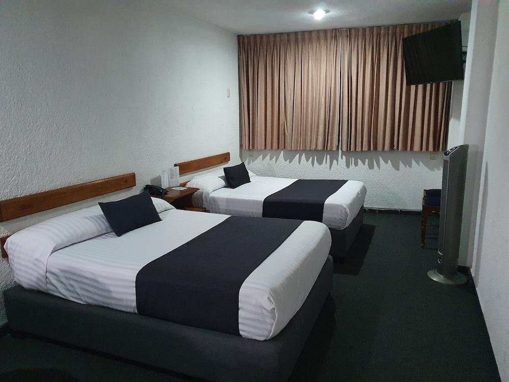 Estanza Hotel & Suites Morelia Exterior photo
