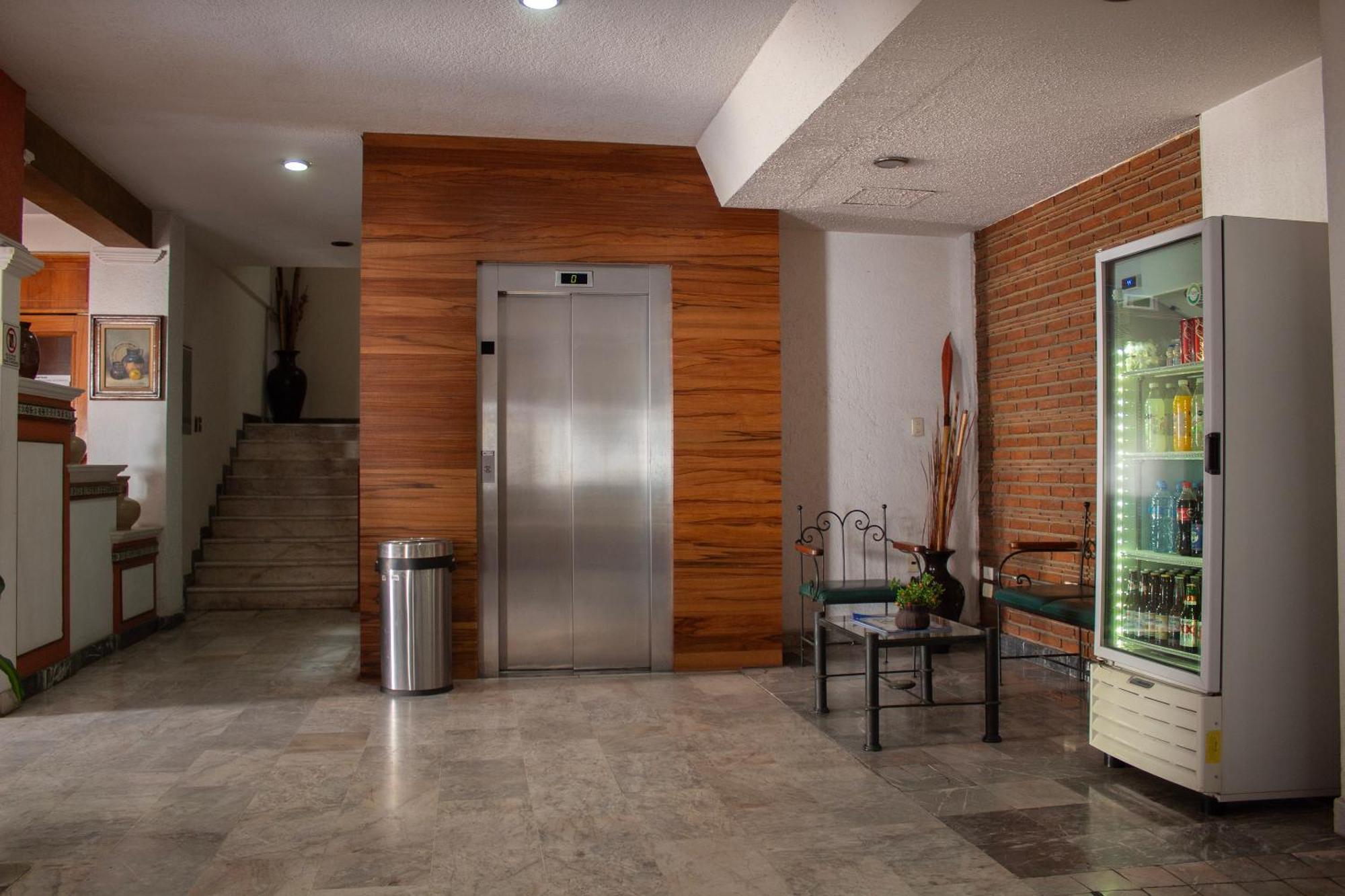 Estanza Hotel & Suites Morelia Exterior photo
